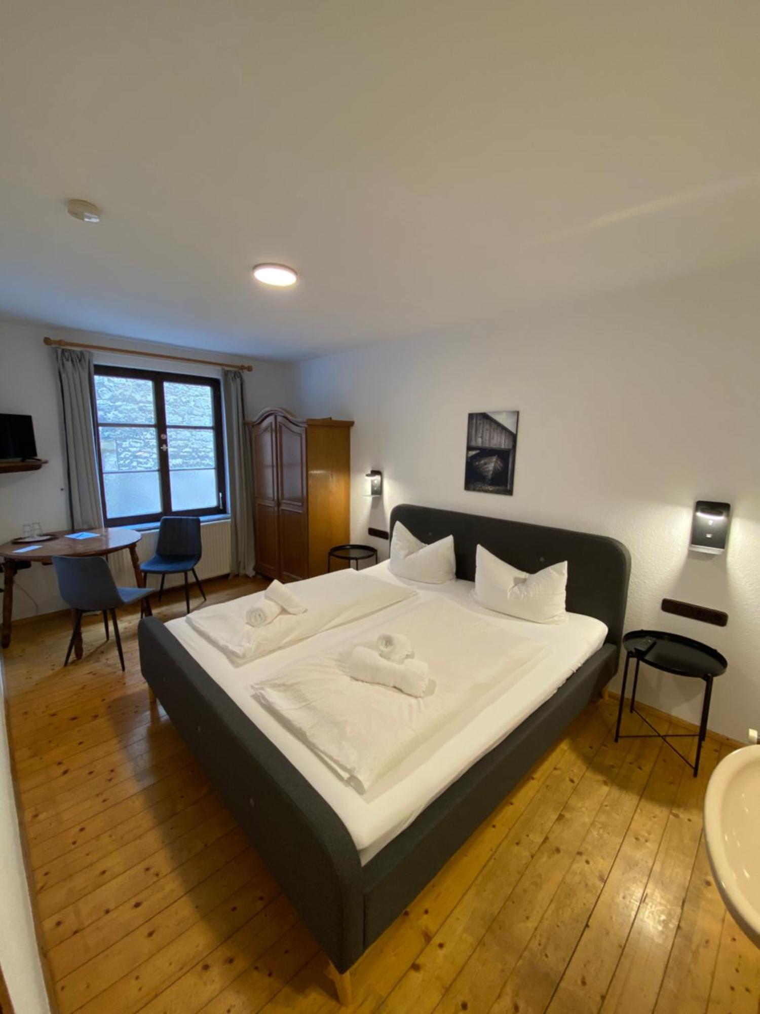 Gasthof Zum Goldenen Schiff - Lehm, Stil & Altstadtflair Marktbreit Εξωτερικό φωτογραφία